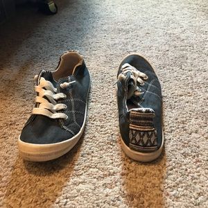 Roxy’s slip on shoes